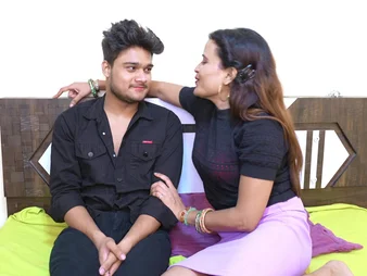 Indian Desi Bhabhi Takes a Rock lasting Pummeling with the addition of a Explosion of Jizm nearby Will not hear of Species