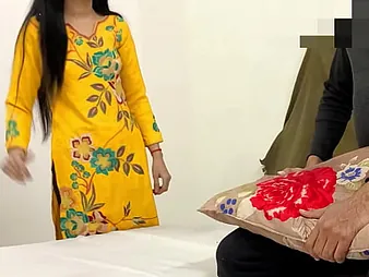 Hot Desi Aunty Ki Pyasi Chut gets pounded hard down audio