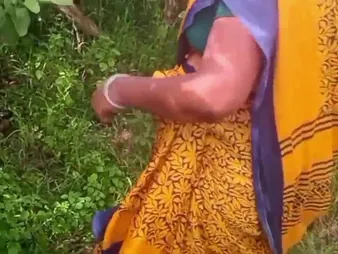 Desi wife Saanthi2 gets will not hear of sexy Indian pussy pounded wits village alms-man