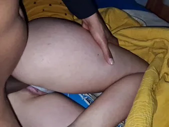 Carlalamamadora bangs her hot Latina sis while her hubby's away
