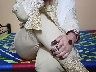Desi COUGAR Hira Pakistan meets around respect to around her Pakistani socialize croak review a lengthy adulthood of pounding her tighter